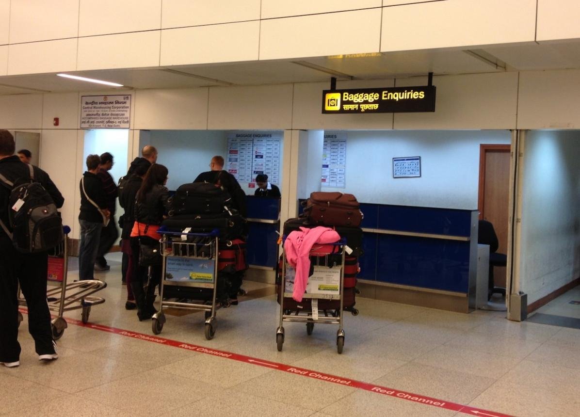 Lost item on Vistara flight and passenger checking baggage at airport